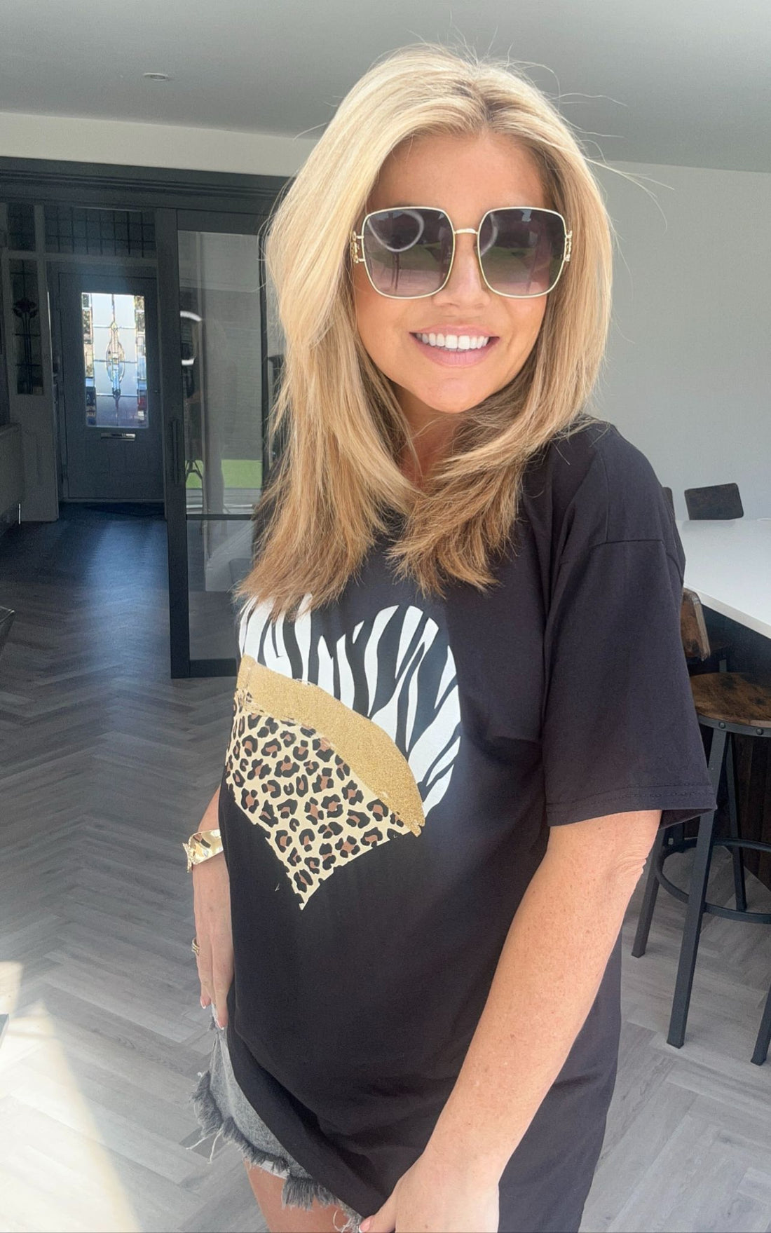 Heart tee with gold foil heart black