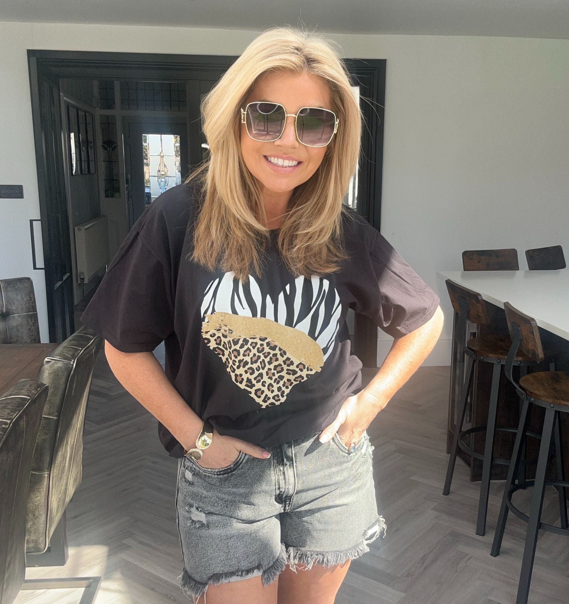 Heart tee with gold foil heart black