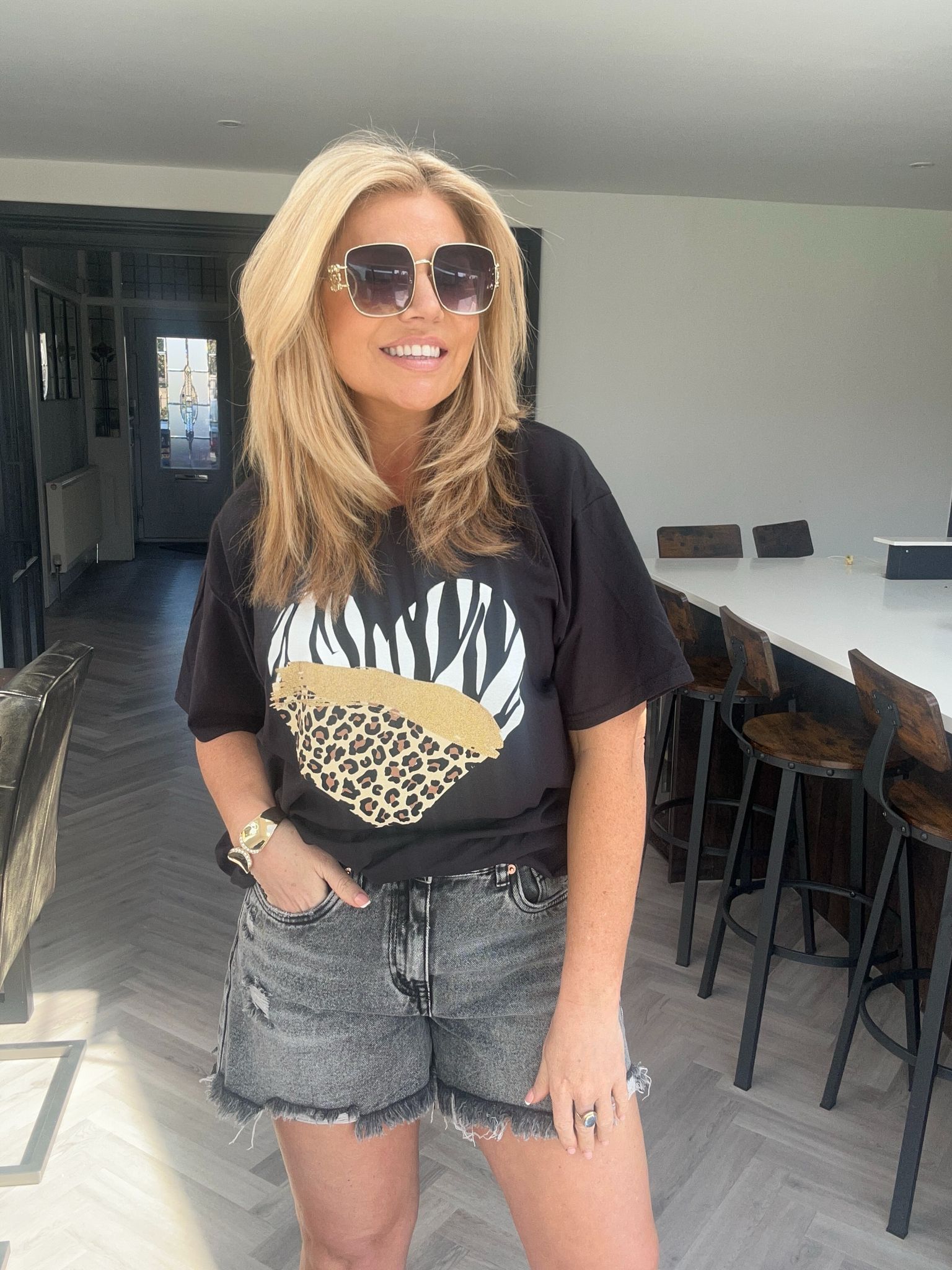 Heart tee with gold foil heart black