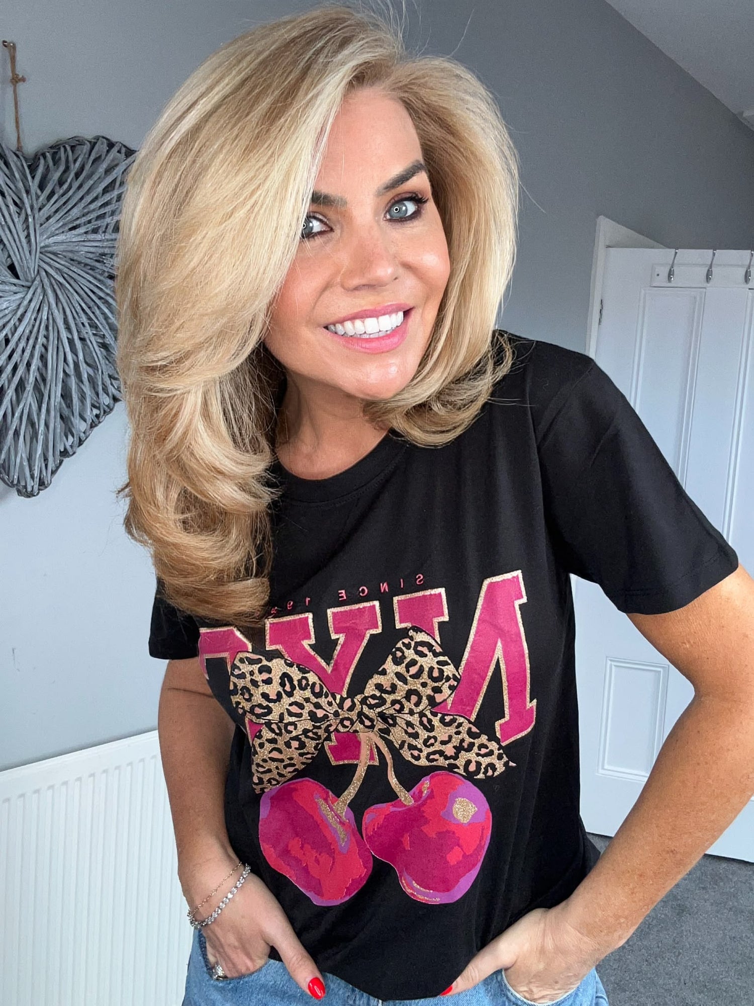 NYC cherry tee black