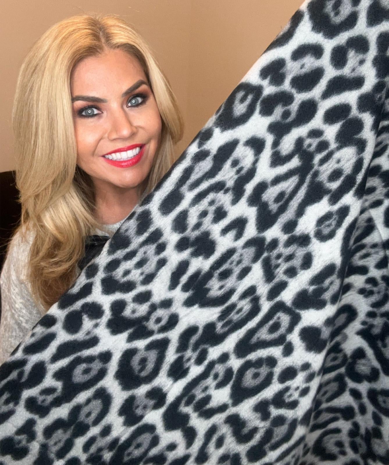 Leopard print scarf black / grey