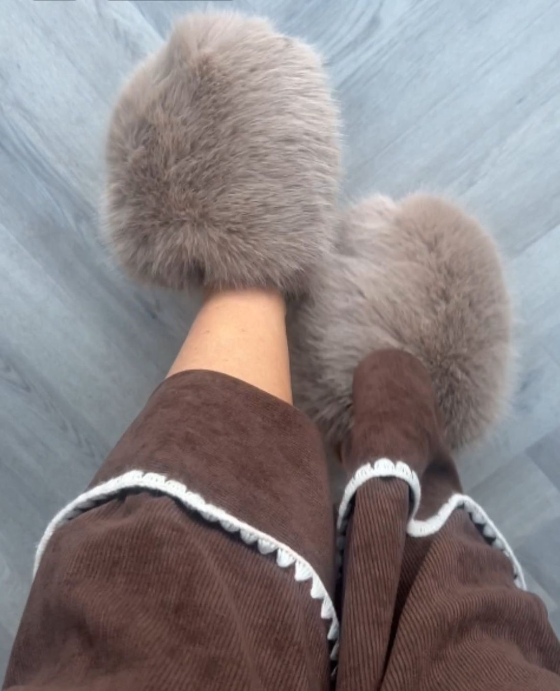 Pom Pom slipper taupe