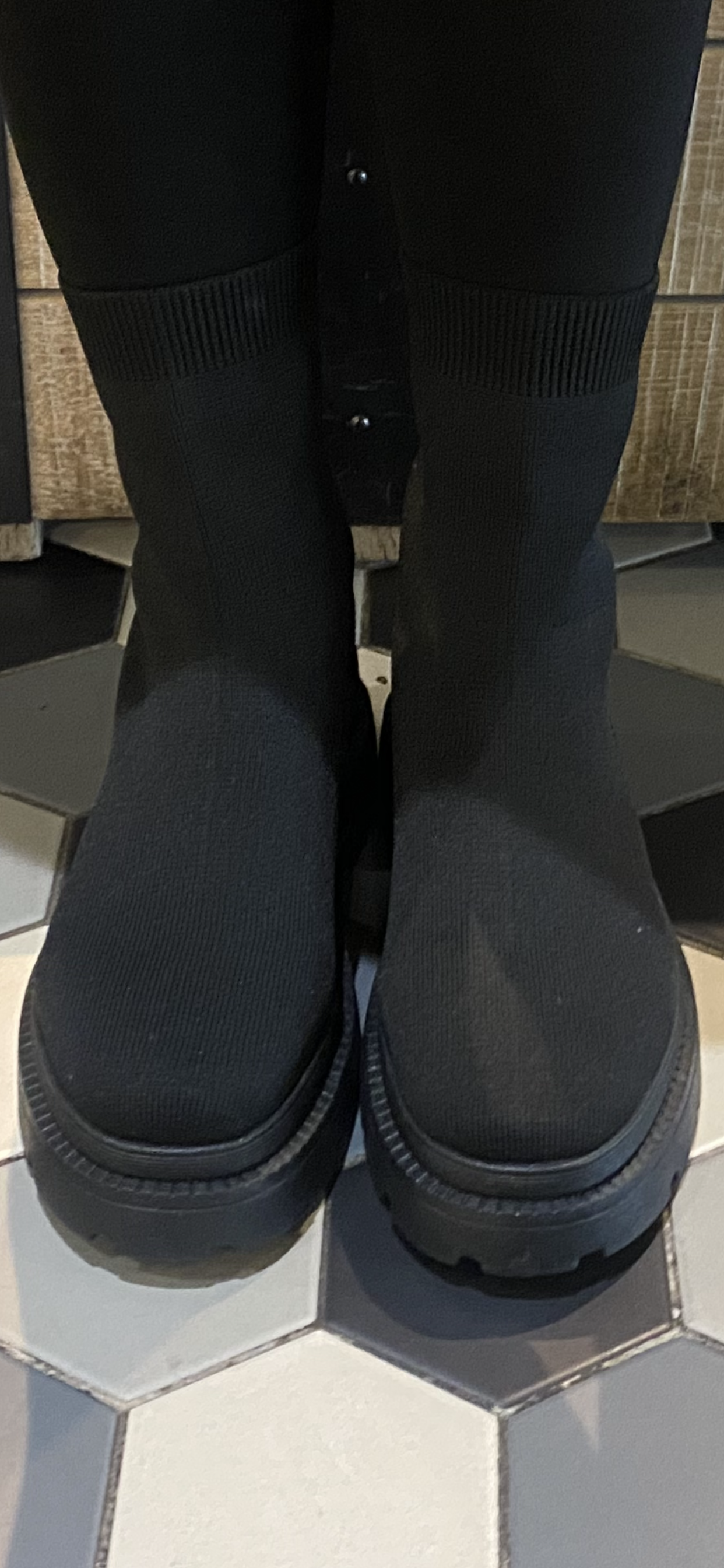 ‘Shelley’ short boot black