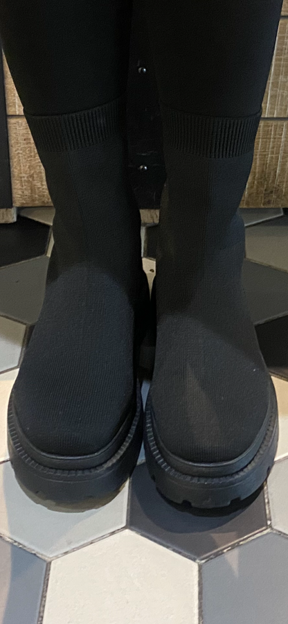 ‘Shelley’ short boot black